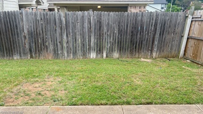 Foto del edificio - 6804 S Creek Dr