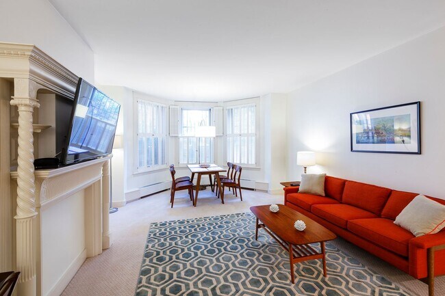 Foto del edificio - Stunning 1-Bedroom Brownstone on Commonwealth Ave!