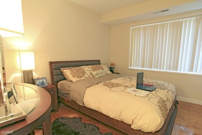 Foto del edificio - 2 br, 1 bath  - 214 W Crockett St