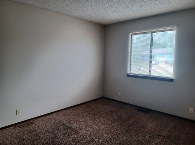 Building Photo - 1302 E Selma St