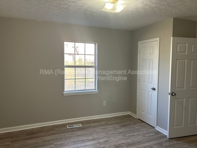 Foto del edificio - 214 W Central Ave