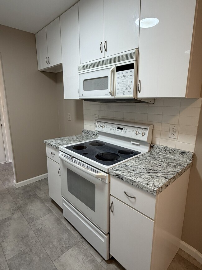 Foto del edificio - 84 Amberly Dr