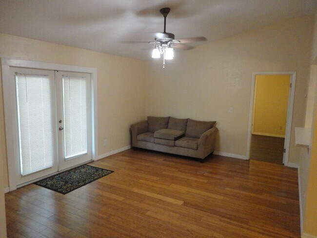 Foto del edificio - Charming 3-bedroom, 2-bath home in the Timber Lane