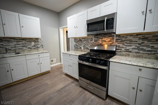 Building Photo - 226 Fairmount Ave