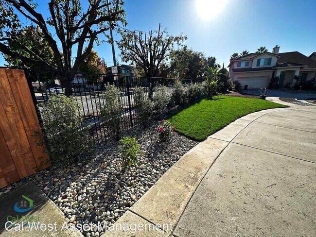 Building Photo - 5 br, 3 bath House - 3009 Camino Nola Ct