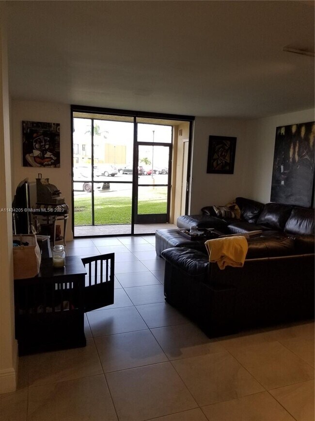 Foto del edificio - 8045 SW 107th Ave