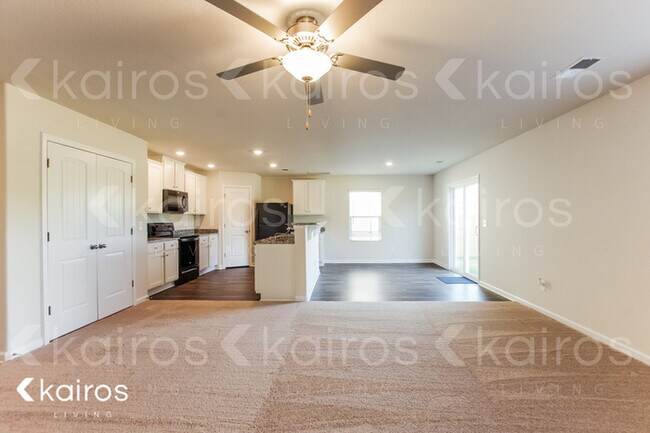 Foto del edificio - 207 Common Reed Dr