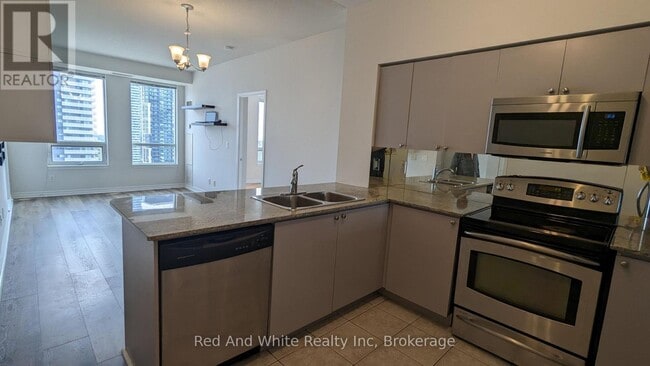 Building Photo - 388 Prince of Wales Dr