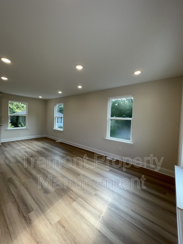 Building Photo - 3707 Wilcox Blvd