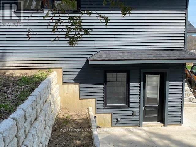 Building Photo - 105 Maple St