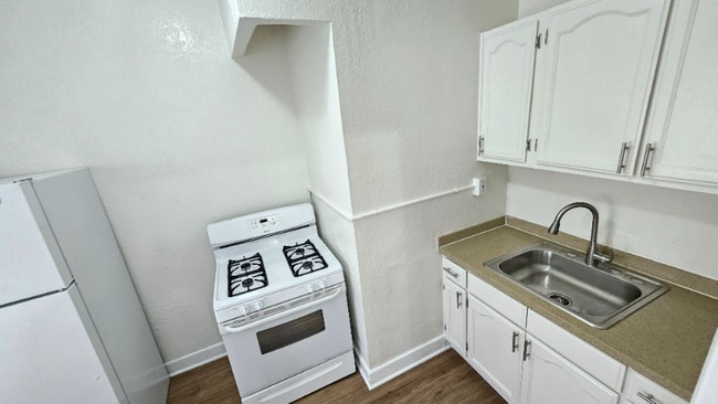 Foto del edificio - 1185 E Vernon Ave