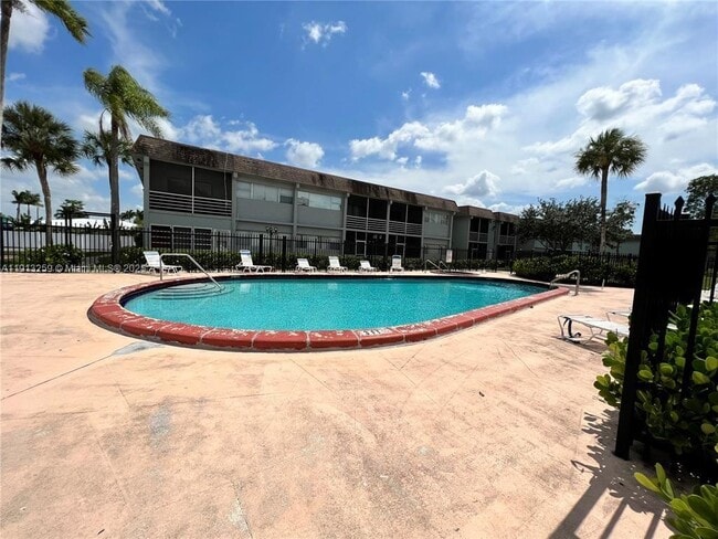Foto del edificio - 7320 NW 85th Ct