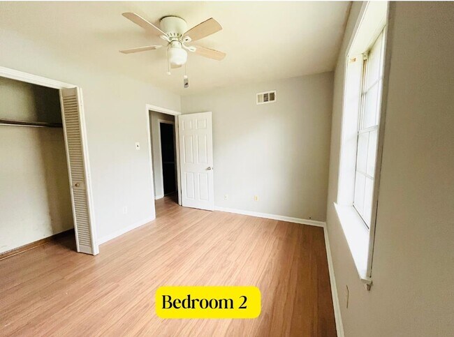 Foto del edificio - 5057 Gull Rd