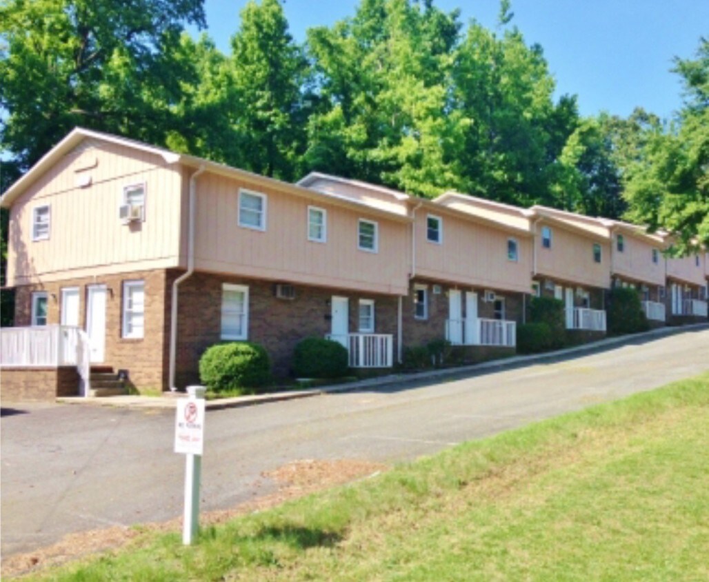 200 Memorial Park Dr, Thomasville, NC 27360 Townhouse for Rent in