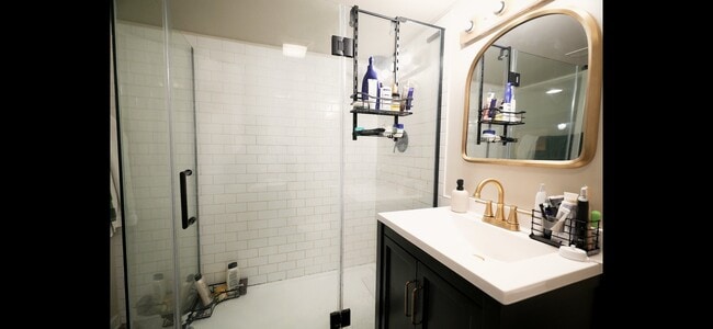 Photo - 2333 S Hoyne Ave Apartment