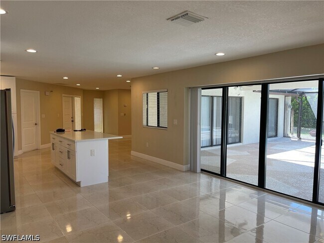 Foto del edificio - 255 Pine Valley Cir