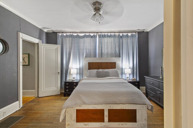 Foto del edificio - 633 College St