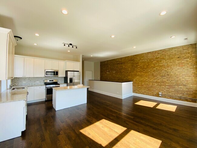 Building Photo - 1362 W Belmont Ave