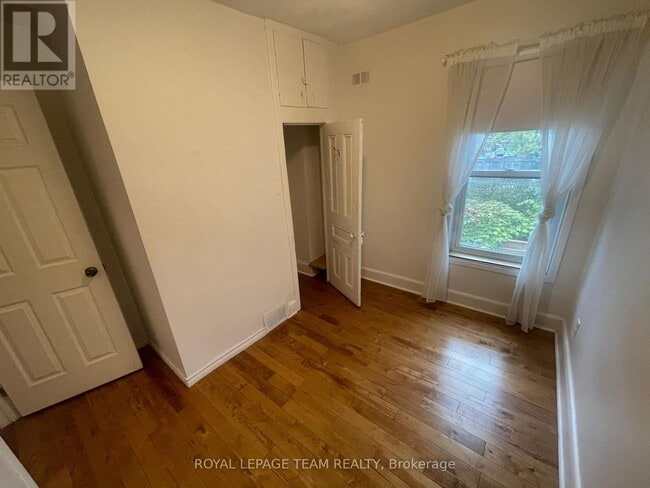 Building Photo - 519 Lyon St. N