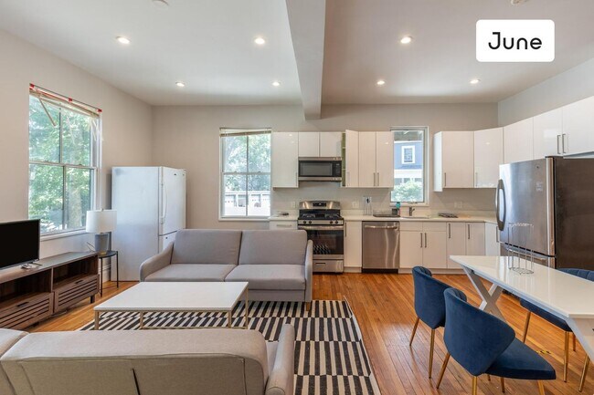 Foto del edificio - ROOM ONLY in 6-bed/3.0-bath Home
