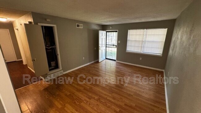Foto del edificio - 3647 Royal Wood Dr