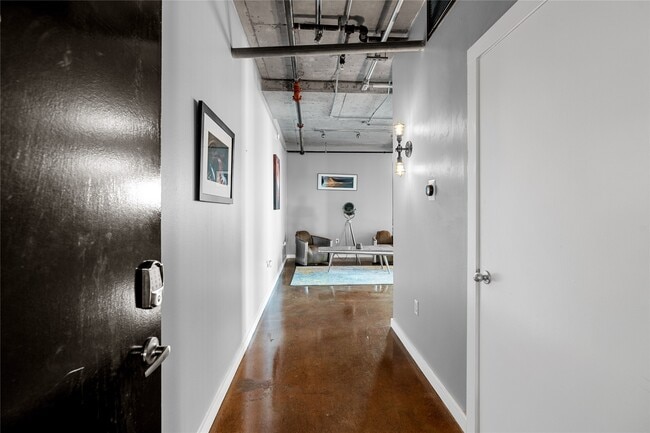 Building Photo - 2000 Bagby St