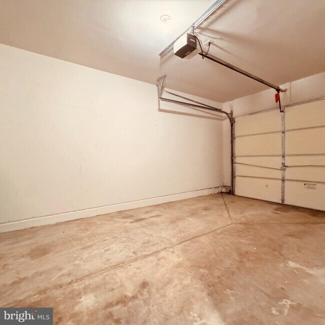 Building Photo - 8936 Singleleaf Cir