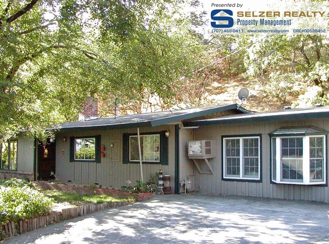 Primary Photo - Recently renovated & roomy 3+ bedroom home...