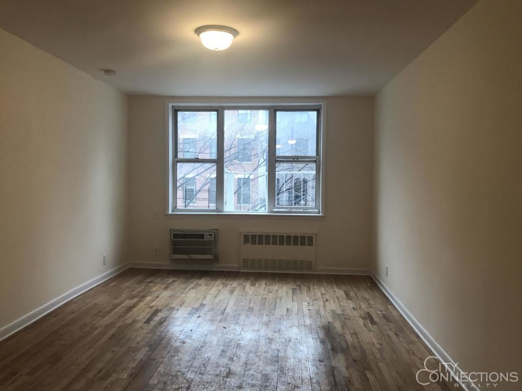 Primary Photo - 204 W 14th St