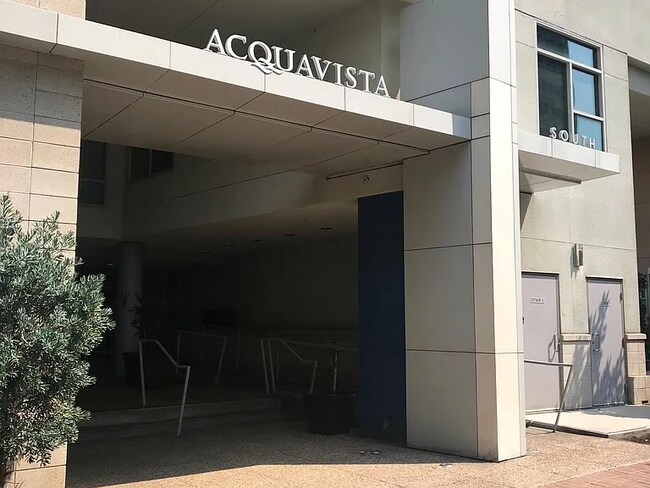 Foto del edificio - 425 W Beech St