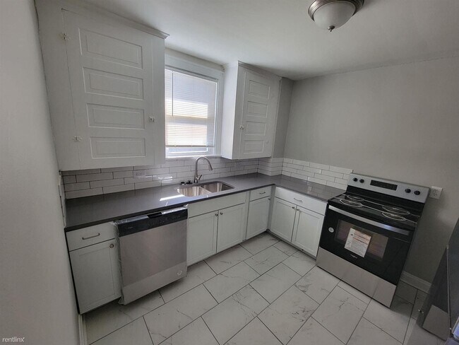 Building Photo - 2 br, 1 bath Duplex - 721 East Deshler Ave...