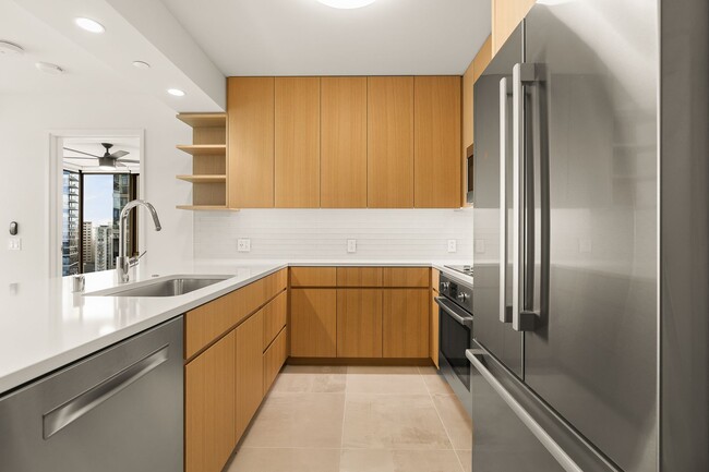 Building Photo - Sky Ala Moana 2 bed/2bath/2 parking with E...