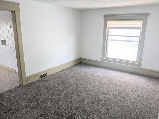 Living Room - 732 W Shiawassee St