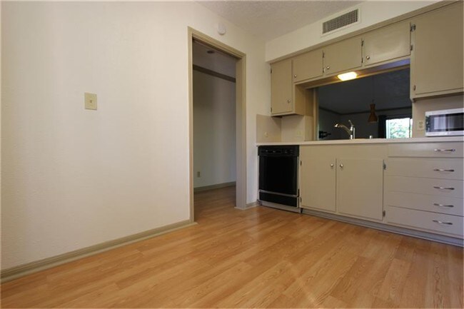 Foto del edificio - 6533 Bayou Glen Rd