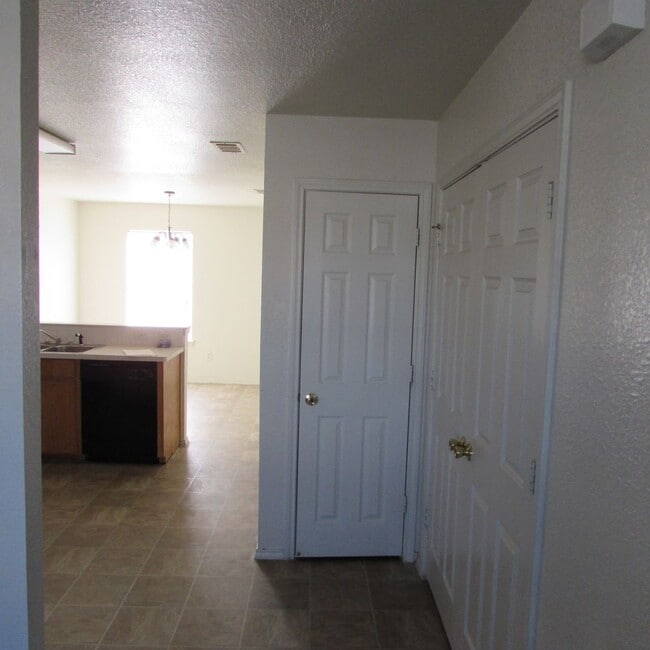 Foto del edificio - 3308 Hereford Ln