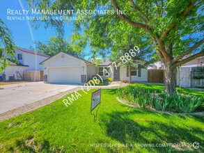 Building Photo - 2717 E Sandgate Ave