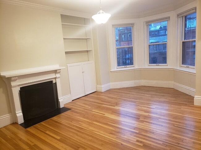 Building Photo - 400 Marlborough St