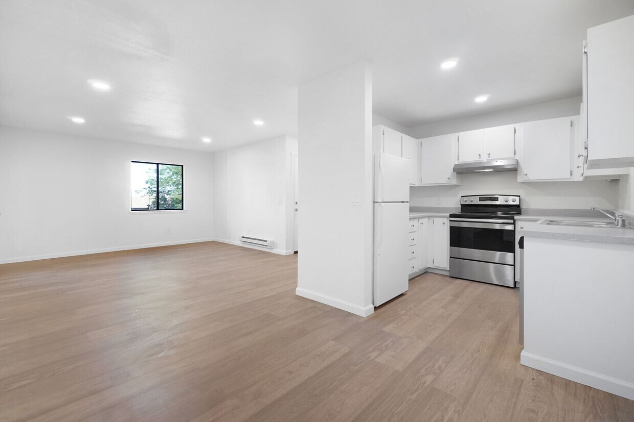 Foto principal - Cute 2 bedroom, 2 bath Condo for rent in R...