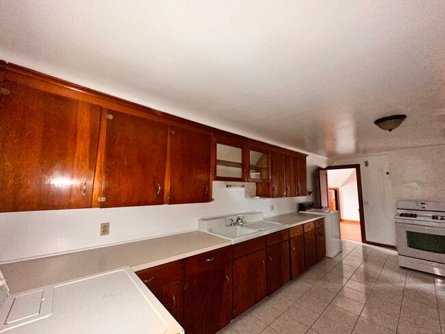 Building Photo - 253 Olivia St