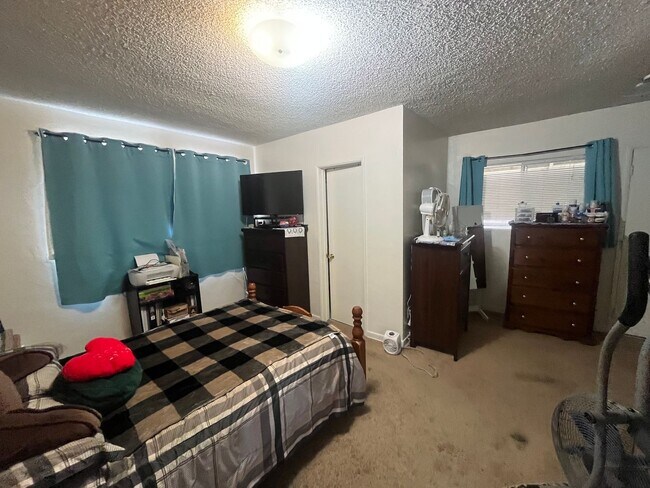 Foto del edificio - 3 Bedroom, 2 Bathroom Home in Normal Heights