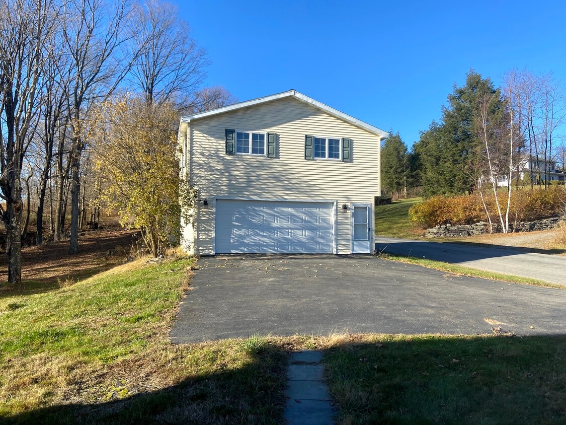 1713 Lewis Lake Rd Unit Apartment, Union Dale, PA 18470 Apartments in