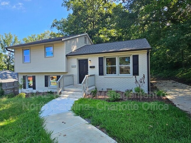 Building Photo - 3121 Revolution Pk Dr