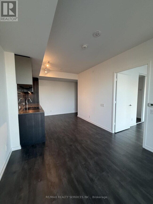 Photo du bâtiment - 1000 Portage Pkwy