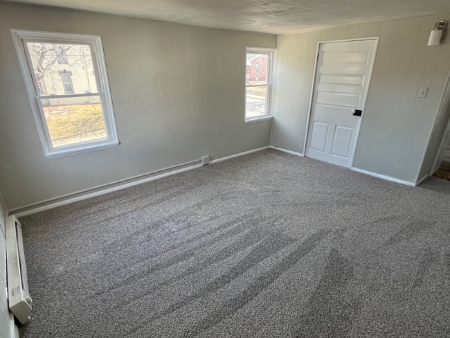 Building Photo - 445 Main St