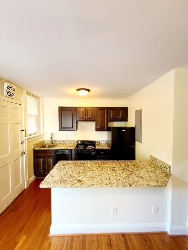 Foto del edificio - 2011 Rosewood Ave