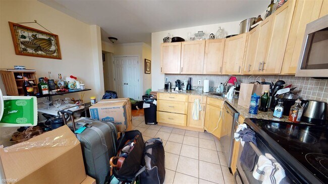 Building Photo - 2 br, 1 bath Duplex - 110 Nassau St Unit 2