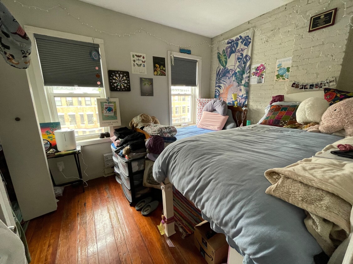 Primary Photo - 71 S Huntington Ave