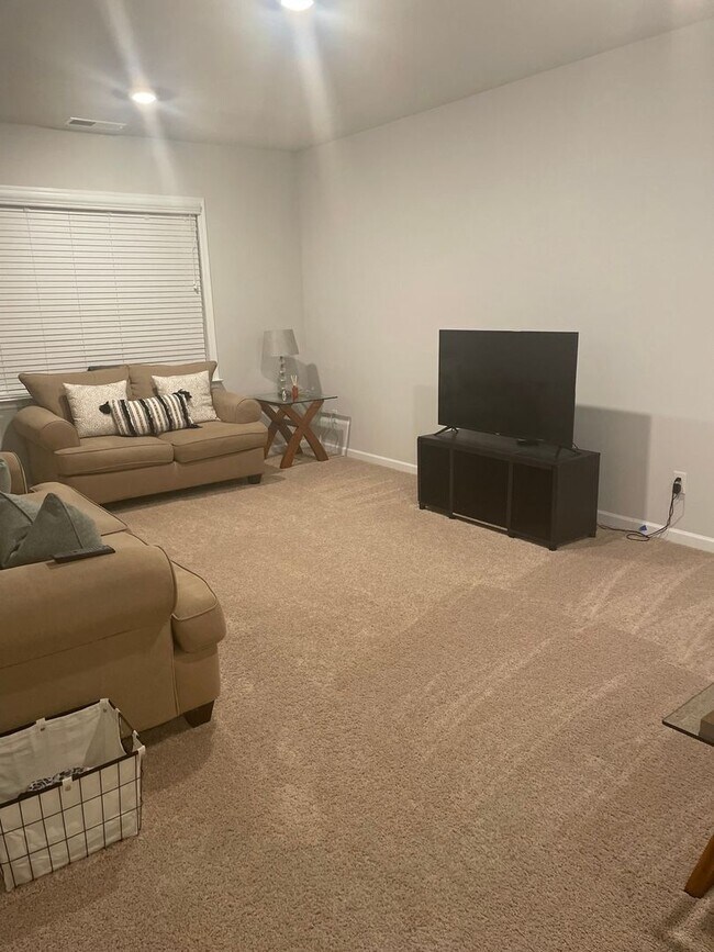 Foto del edificio - 5 Bedroom Single Family Home in Fairburn