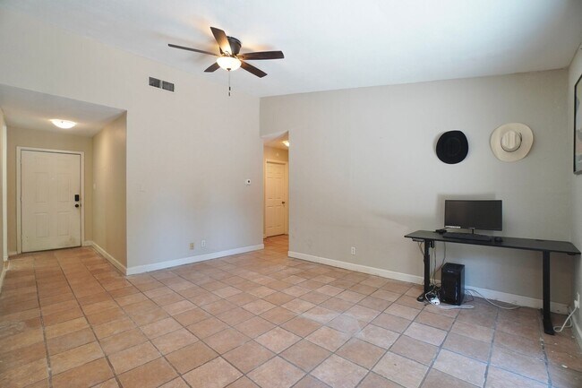 Building Photo - 6705 Rockridge Ct