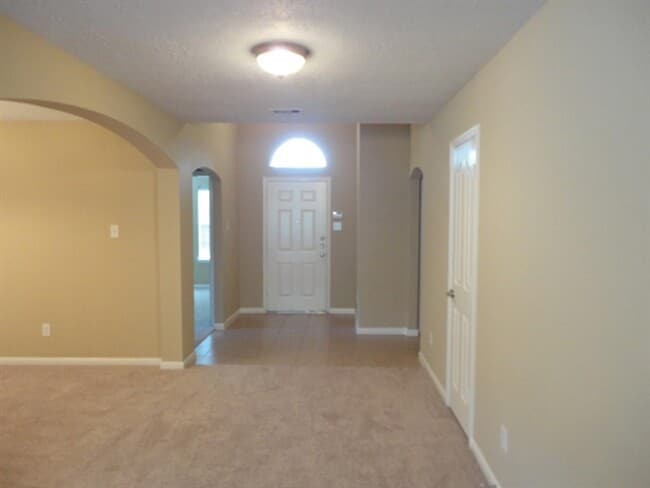 Building Photo - 900 Summer Wood Blvd